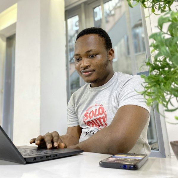 Laptops & Desktops technician