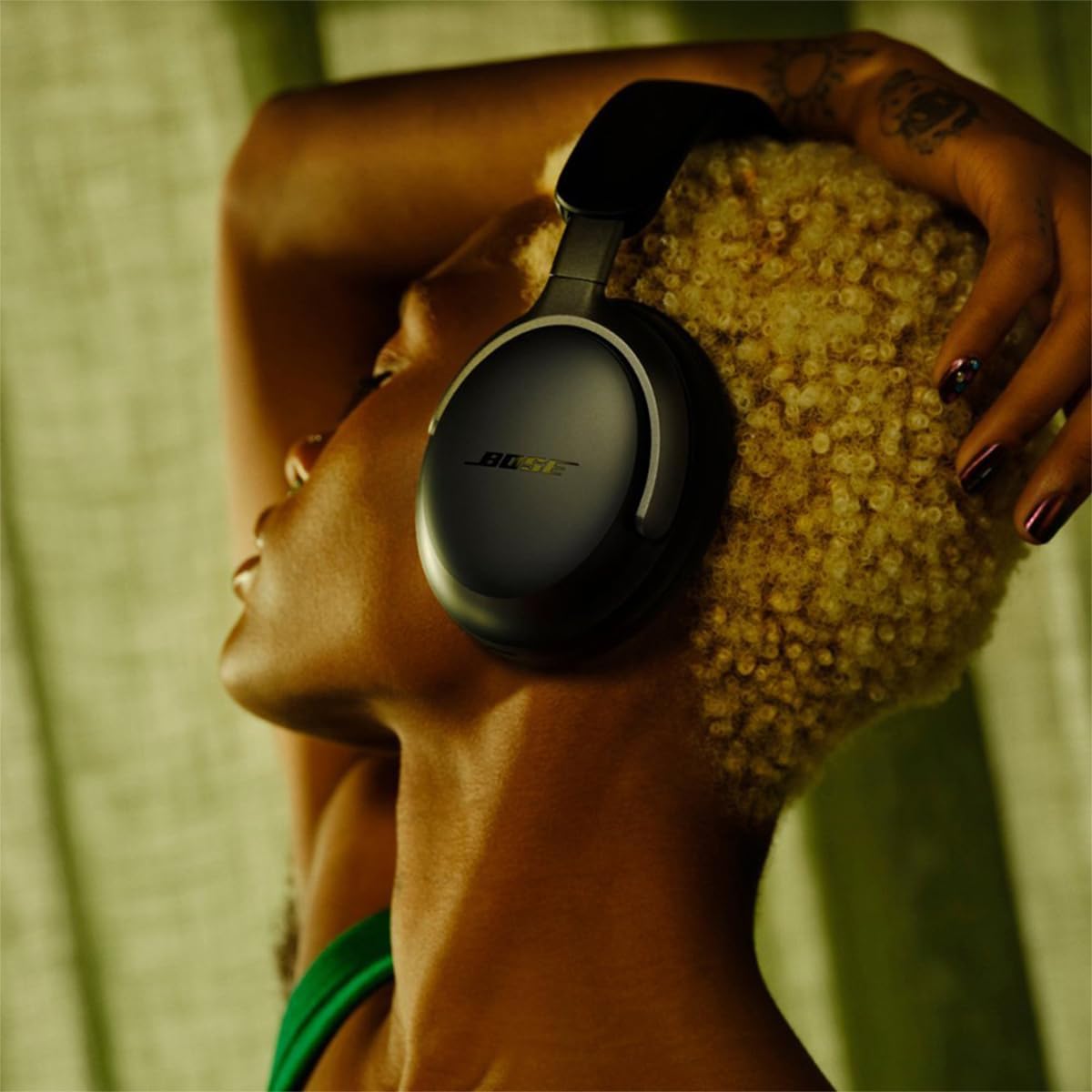 Bose QuietComfort Ultra Wireless Noise Cancelling Headphones - Image 2